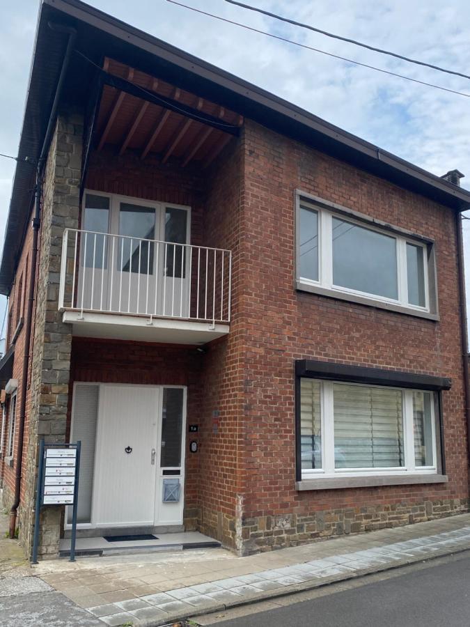 1-E Superbe Appartement Lumineux Шарлеруа Экстерьер фото