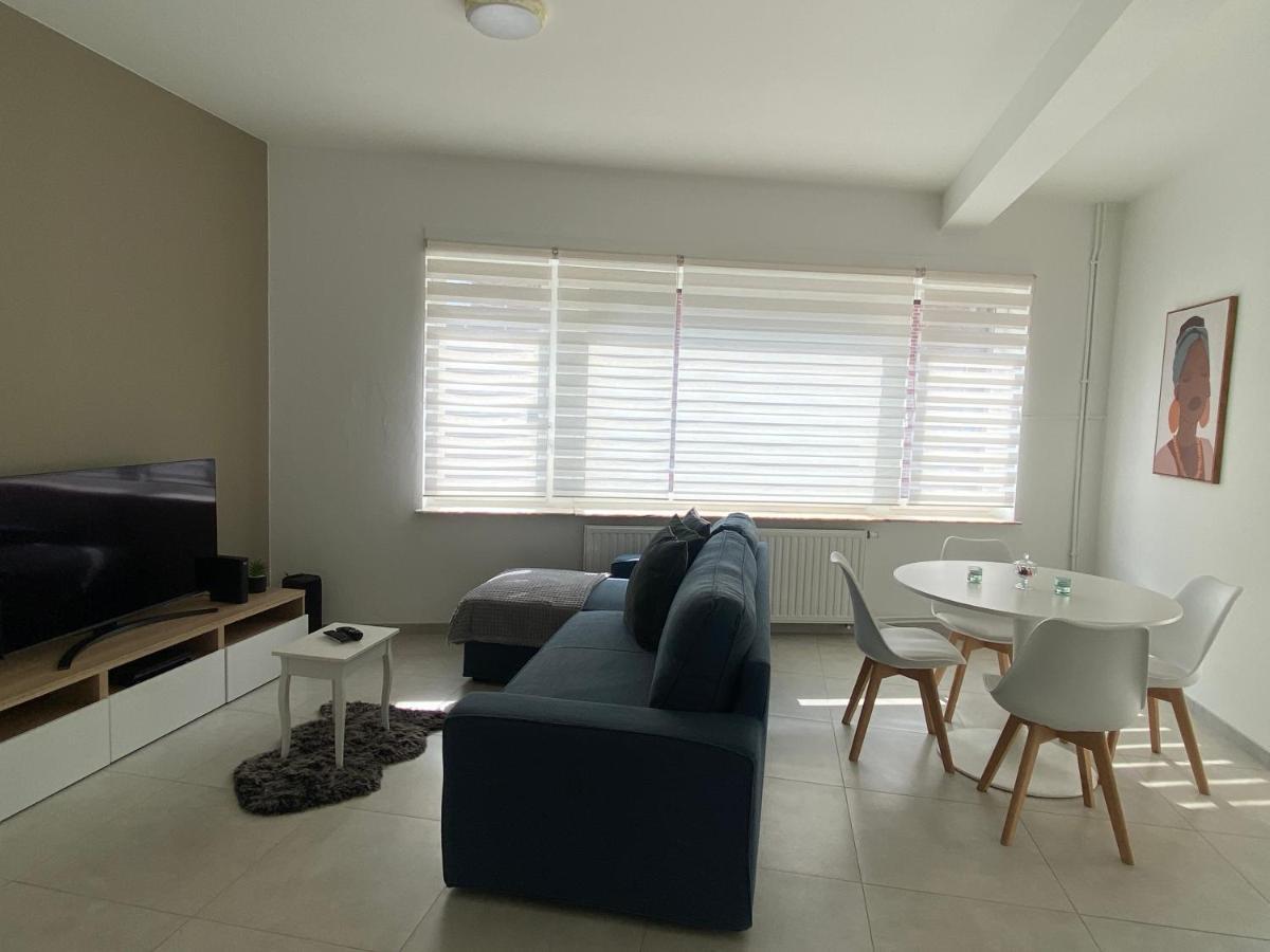 1-E Superbe Appartement Lumineux Шарлеруа Экстерьер фото