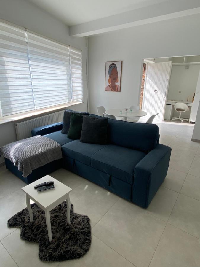 1-E Superbe Appartement Lumineux Шарлеруа Экстерьер фото