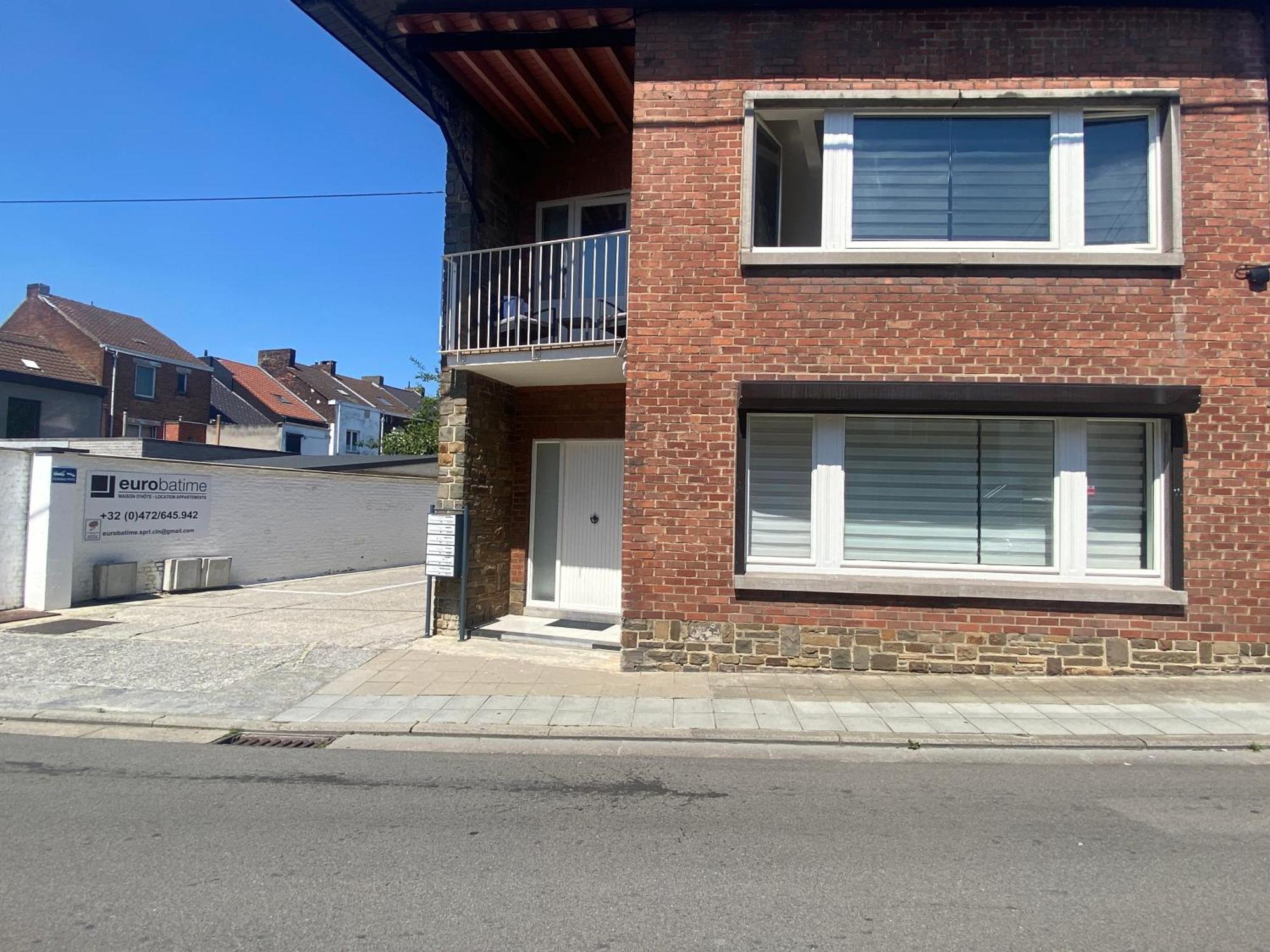 1-E Superbe Appartement Lumineux Шарлеруа Экстерьер фото